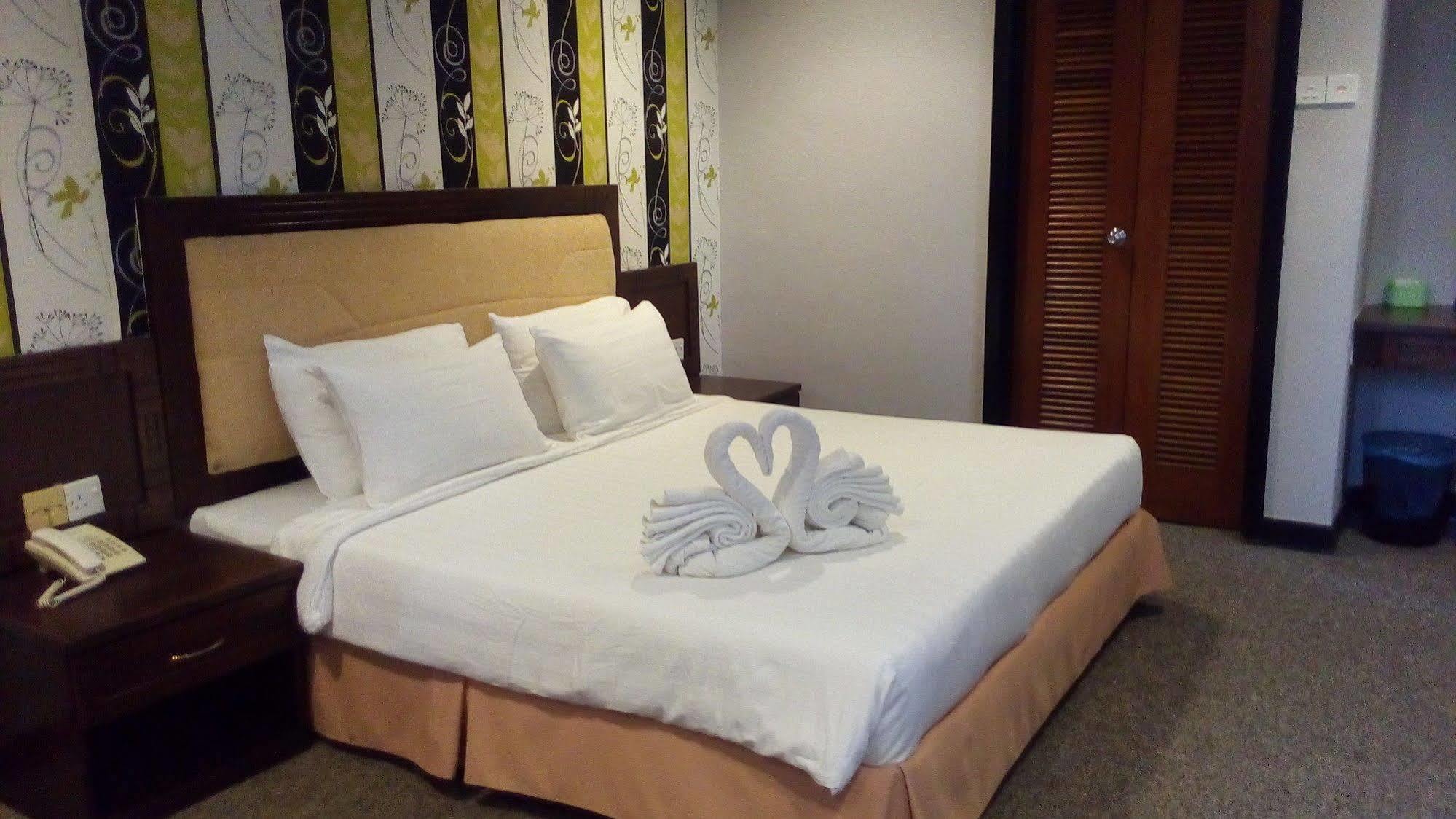 Garden View Hotel Bahau Bagian luar foto