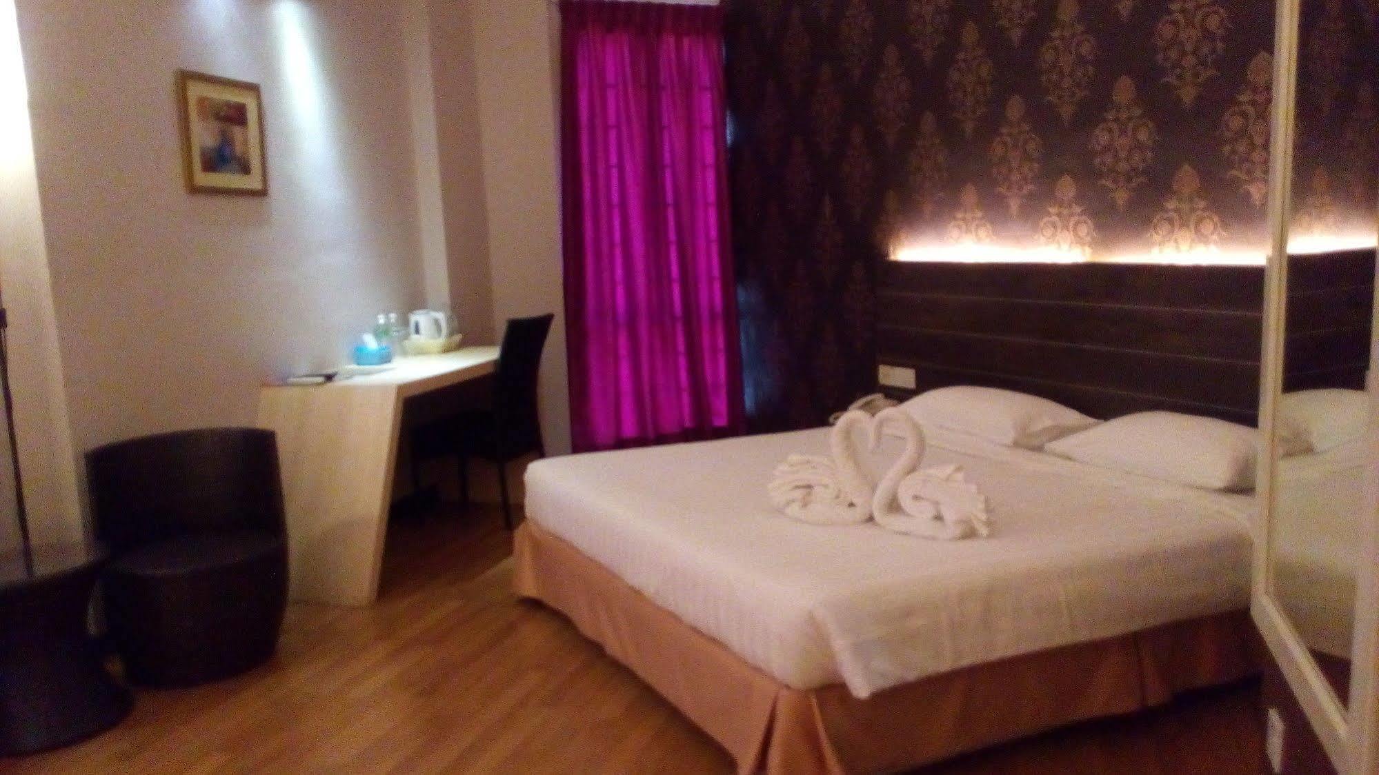 Garden View Hotel Bahau Bagian luar foto